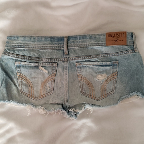 Hollister Jean Shorts - Picture 2 of 3